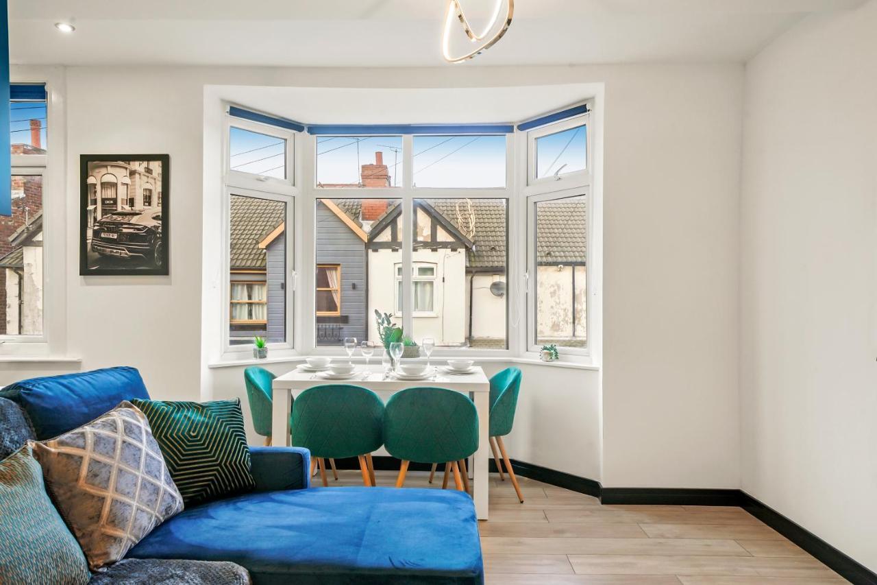 Stylish Yorkshire Gem - Sleeps 4 - Great Location Castleford Exterior photo