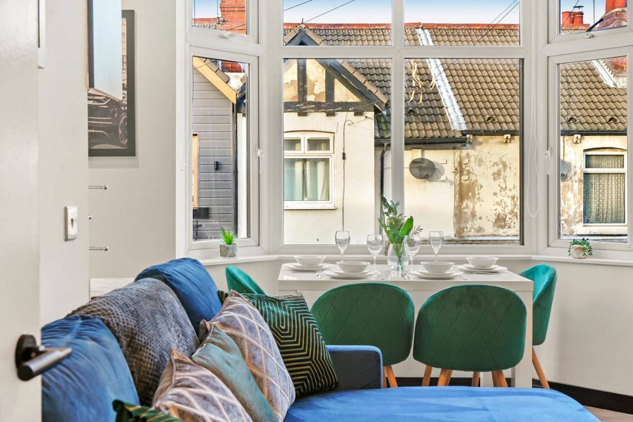 Stylish Yorkshire Gem - Sleeps 4 - Great Location Castleford Exterior photo